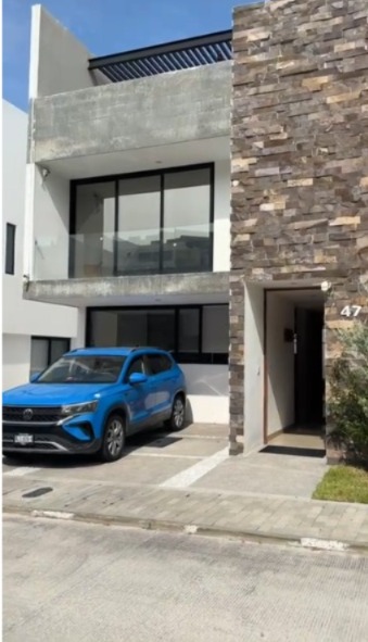 Venta de Casa 3 Niveles en Fraccionamiento El Condado Corregidora Querétaro 